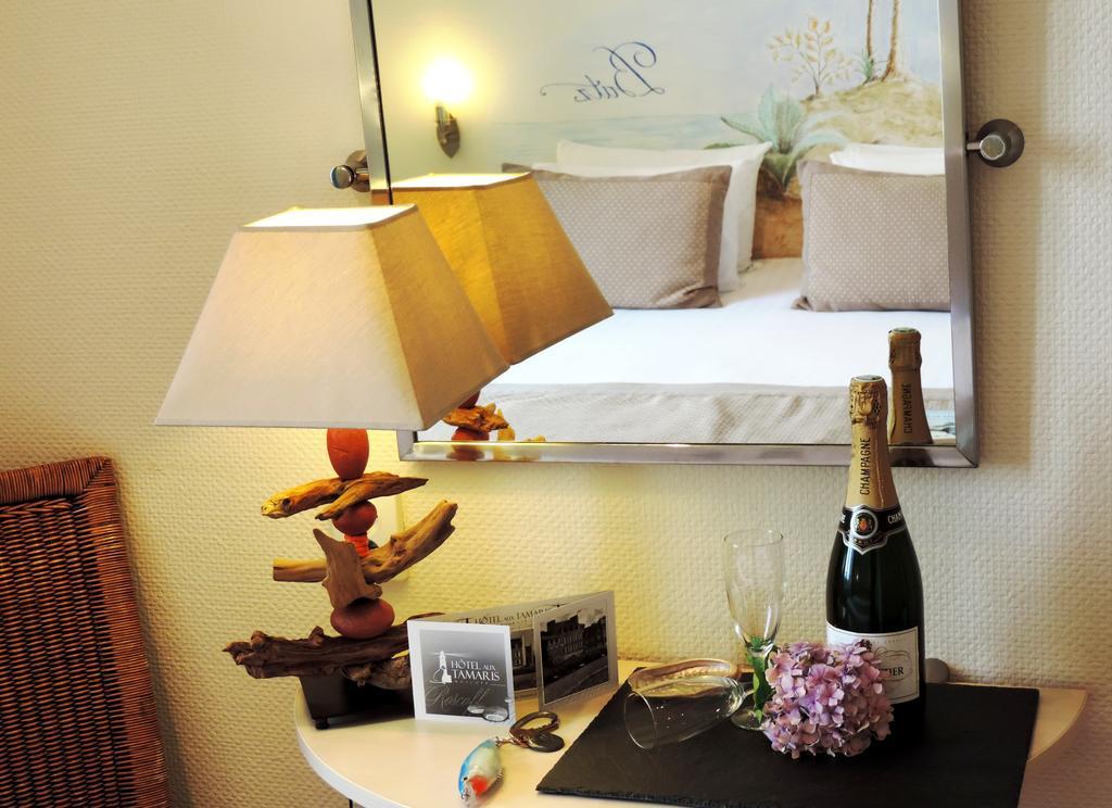 Hotel Aux Tamaris - Vue Mer รอสกอฟ ภายนอก รูปภาพ
