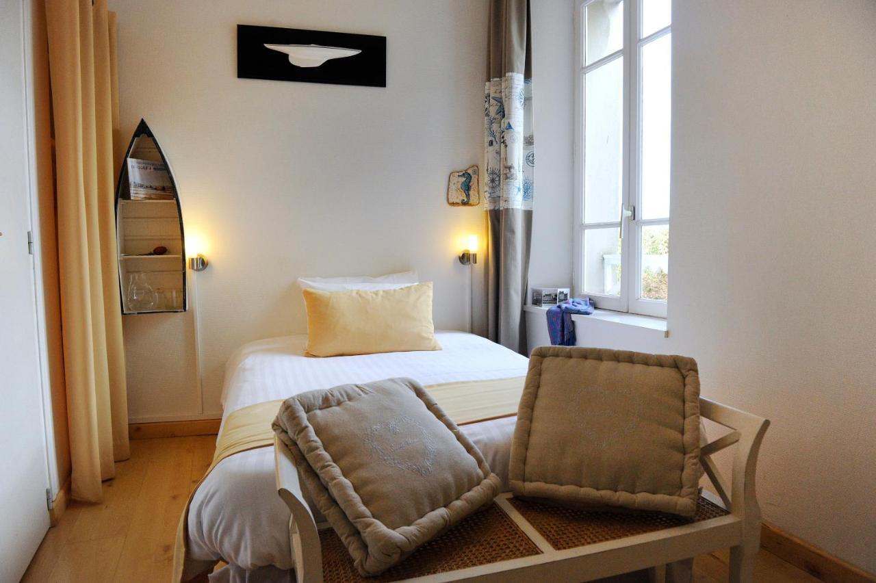 Hotel Aux Tamaris - Vue Mer รอสกอฟ ภายนอก รูปภาพ