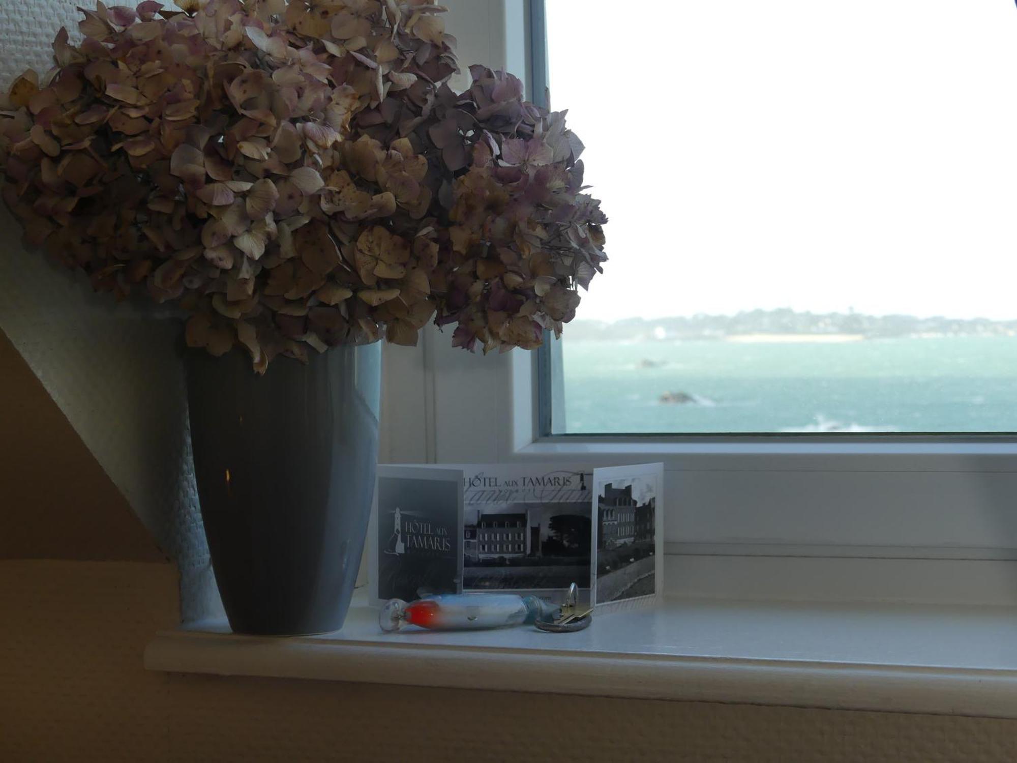 Hotel Aux Tamaris - Vue Mer รอสกอฟ ภายนอก รูปภาพ