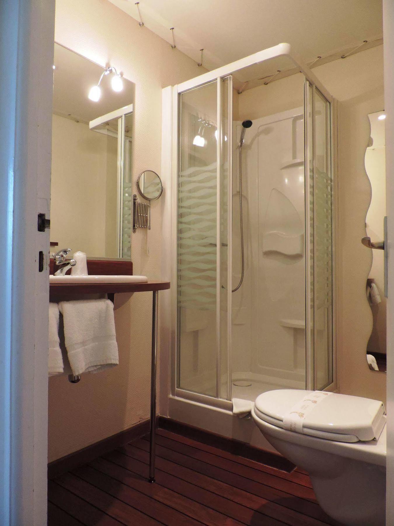 Hotel Aux Tamaris - Vue Mer รอสกอฟ ภายนอก รูปภาพ